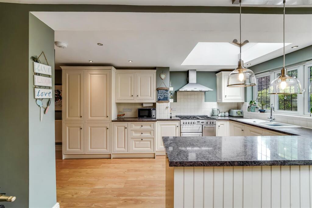 House in Sutton - View 4