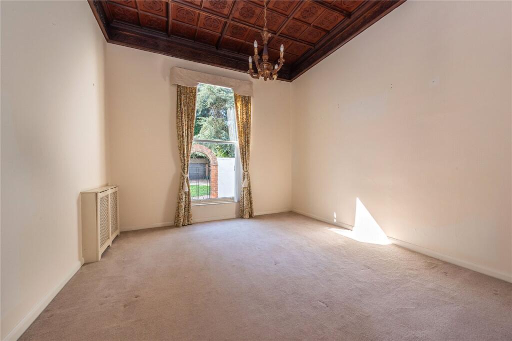 Apartment in Dorking, Pixham - View 5
