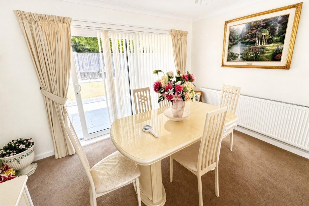 House in Highcliffe-on-Sea, Highcliffe and Walkford - More