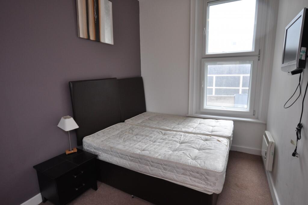 Apartment in Newcastle upon Tyne - View 4