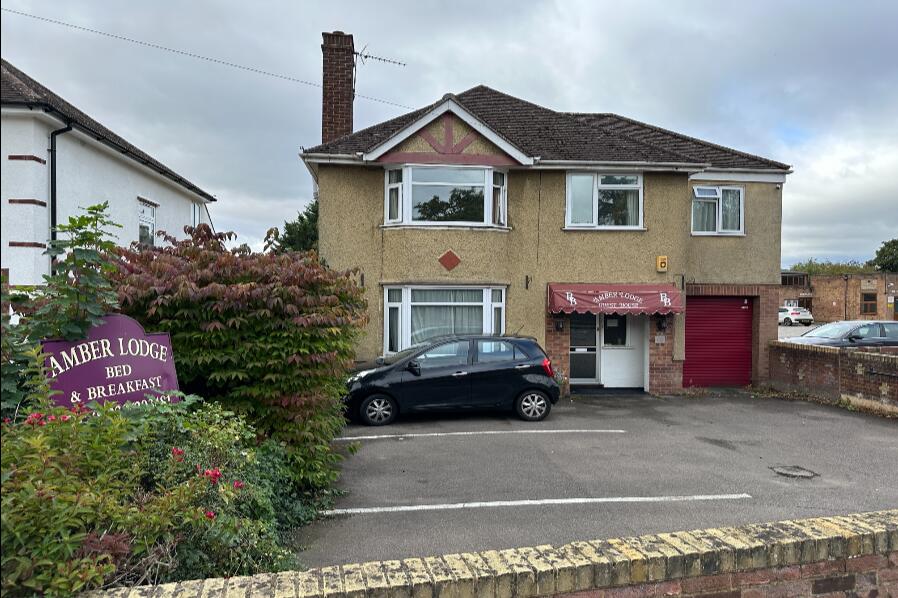 Main image of property: Amber Lodge 664 Newmarket Road, Cambridge, CB5 8RS