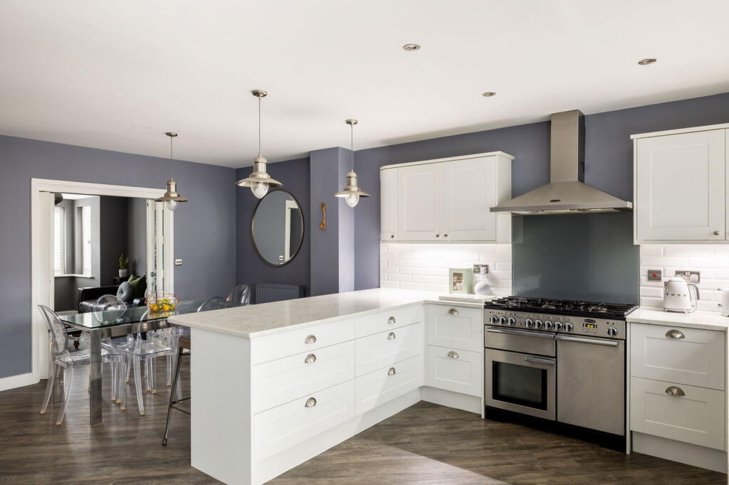 4-bed detached on Kingfisher Drive, Haywards Heath, West Sussex, RH16 4TX, £750,000
