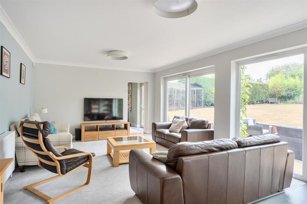 House in Guildford, East Horsley - View 3