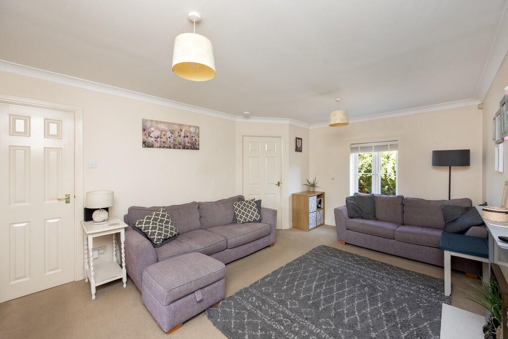 38 Luxford Way photo 3