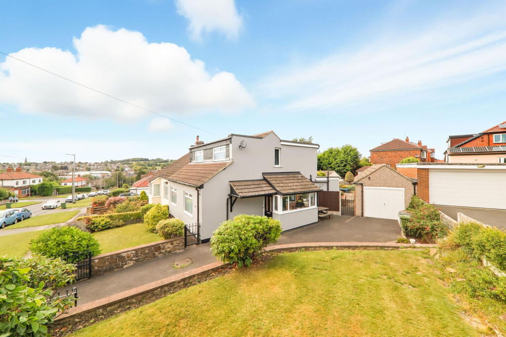 Main image of property: Tinshill Lane, Leeds, LS16 7BL