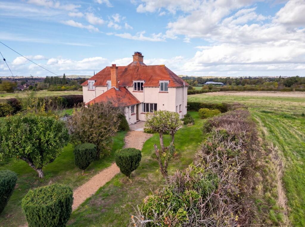 Main image of property: Cross O'The Hill, Clifford Road, Stratford-upon-Avon
