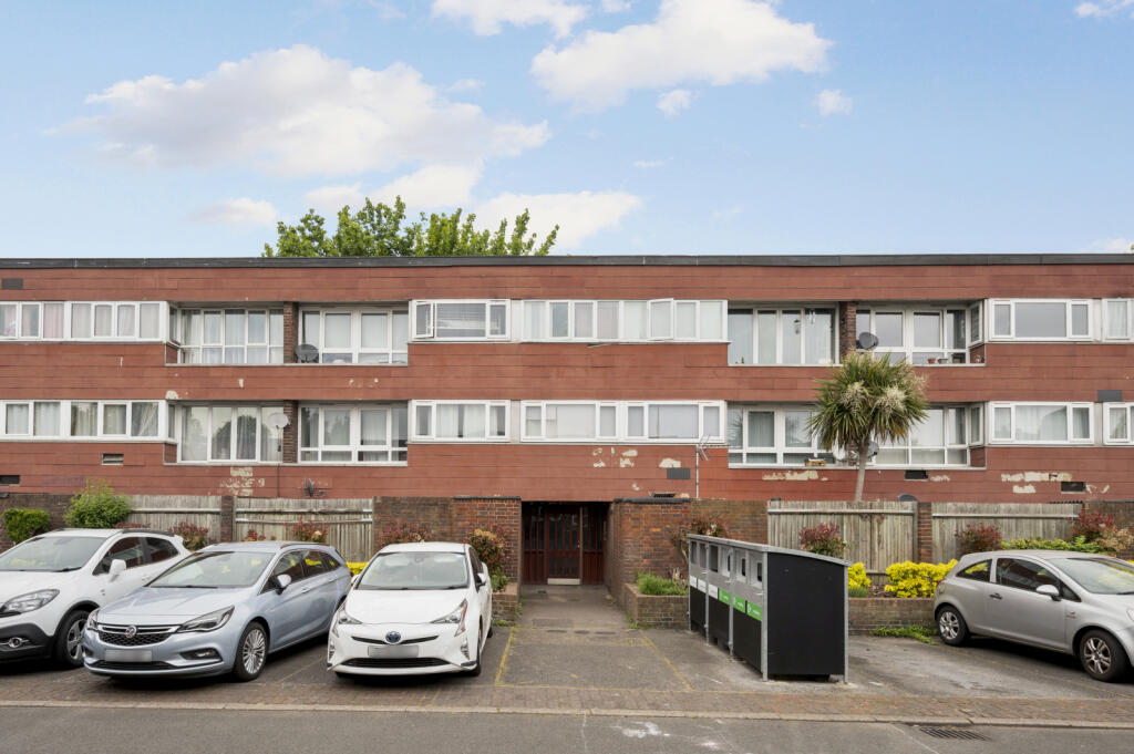 Main image of property: Stourhead Gardens, Raynes Park, SW20