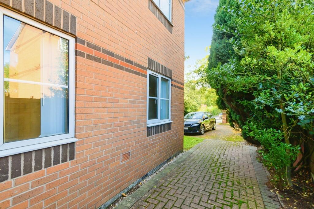 Apartment in Salford, Greater Manchester - View 2