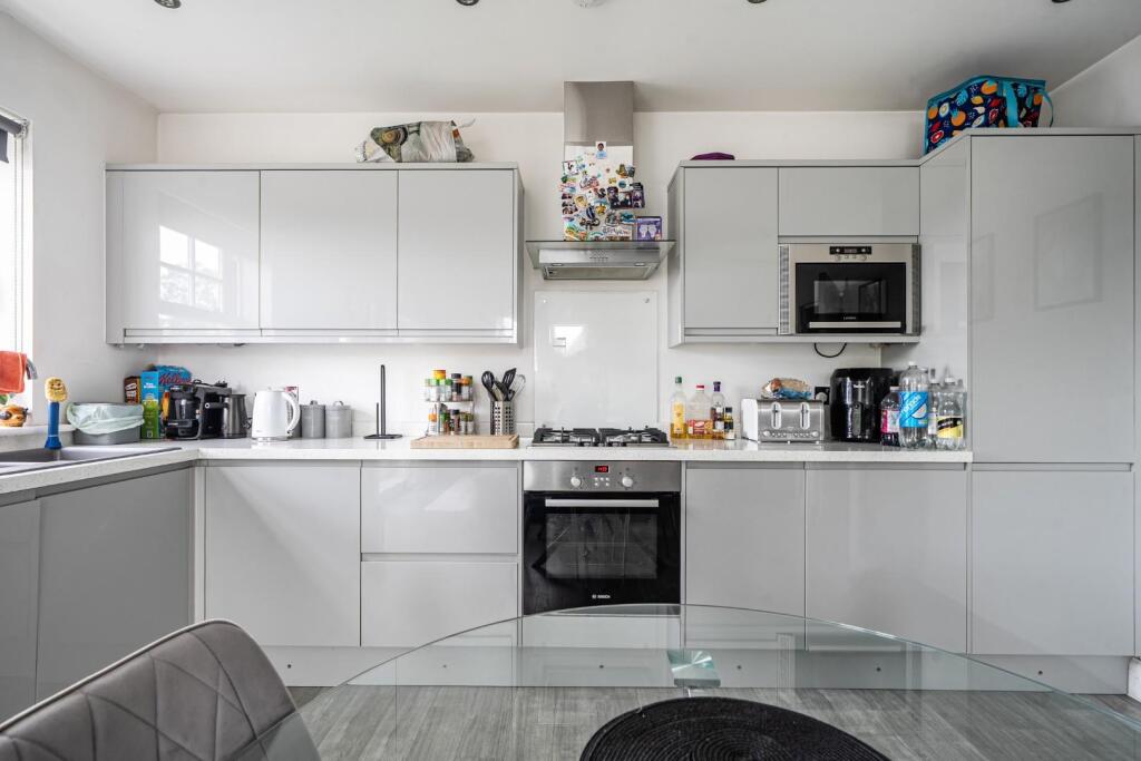 Apartment in London, Blackbrook, Southborough - View 3