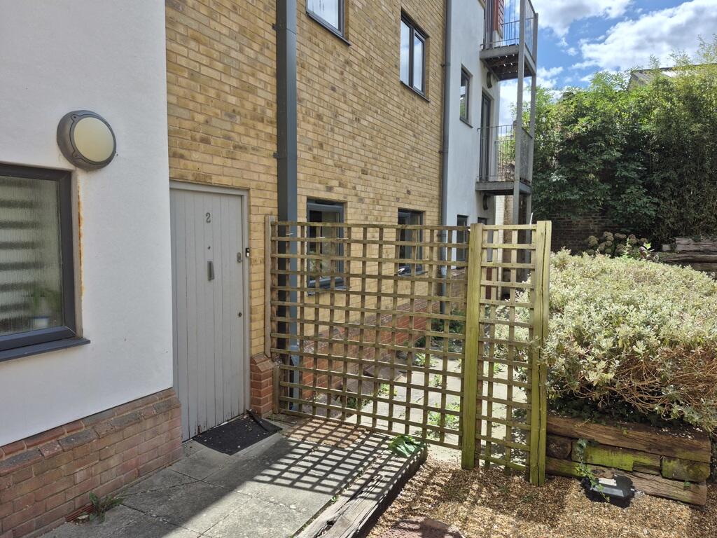 Apartment in Maidstone, Kent - More