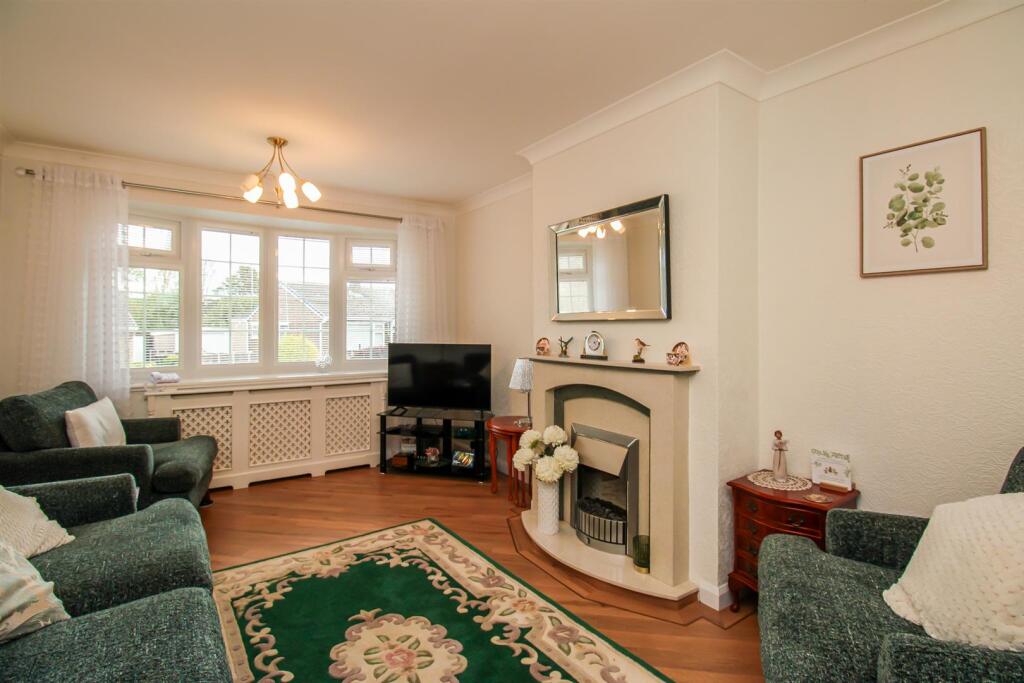 House in Wakefield, Hemsworth - More