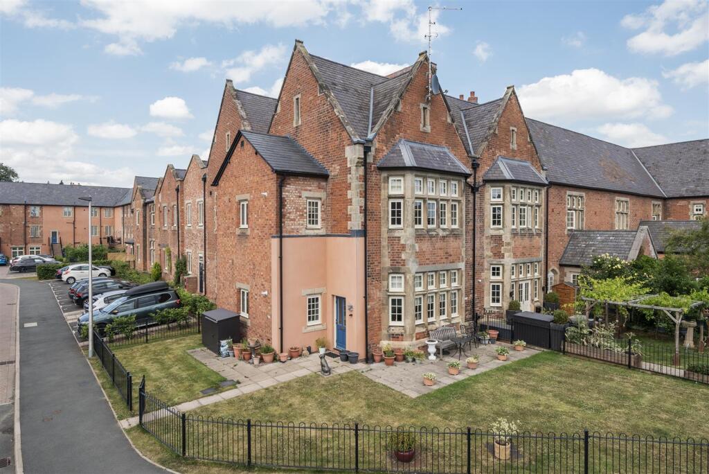 2-bed flat on 32 The Furlongs, Bicton Heath, Shrewsbury, SY3 5FW, £275,000