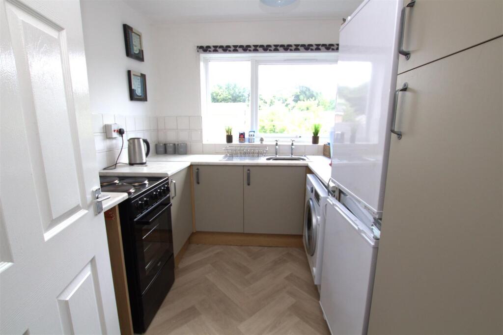13, Wallington Drive photo 2