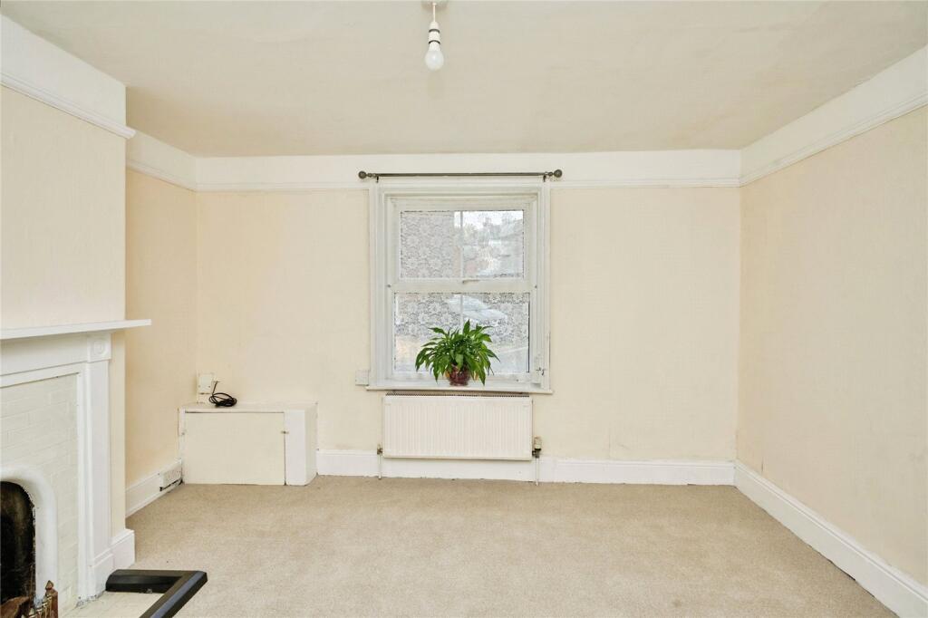 House in Isle of Wight, Newport - View 2