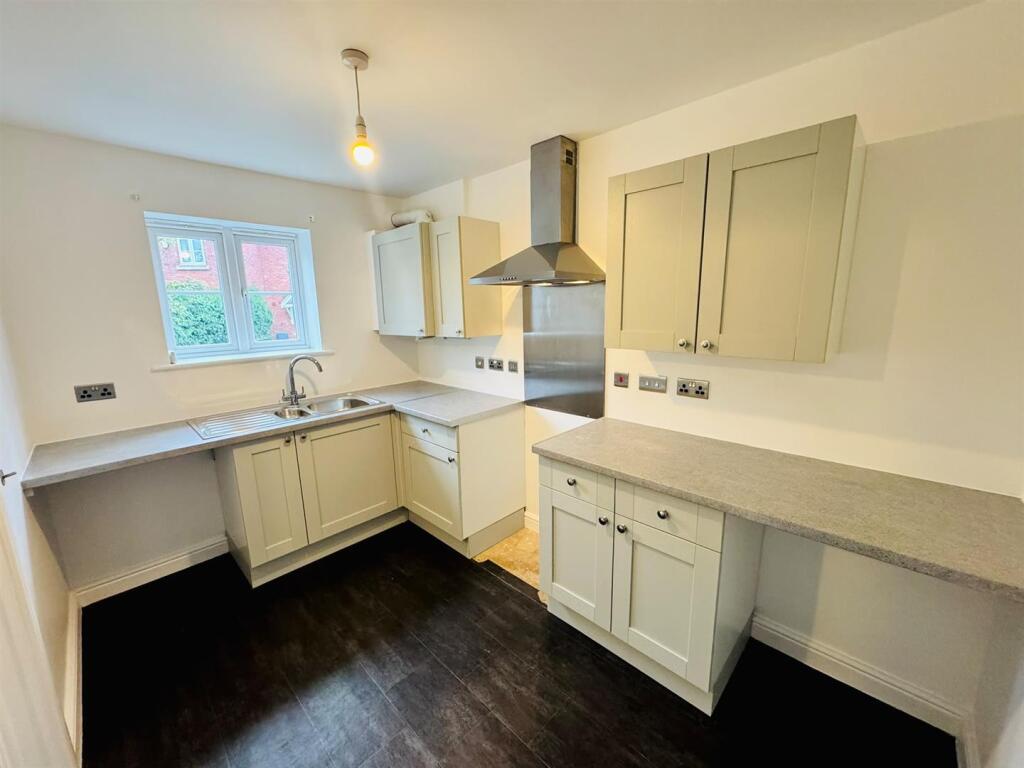 House in Stoke-on-Trent - View 3