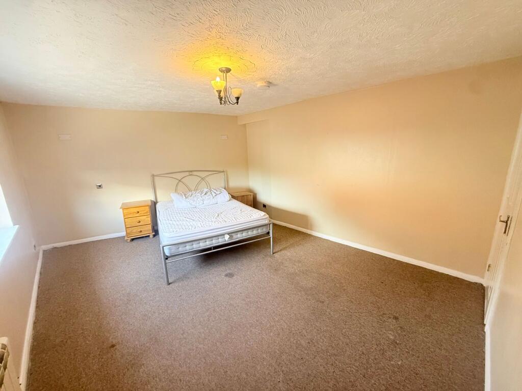 Apartment in Taunton, Firepool - View 4