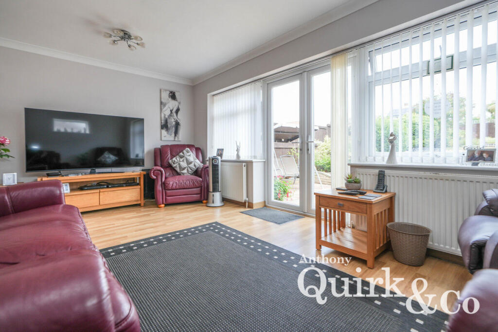 House in Southend-on-Sea - More