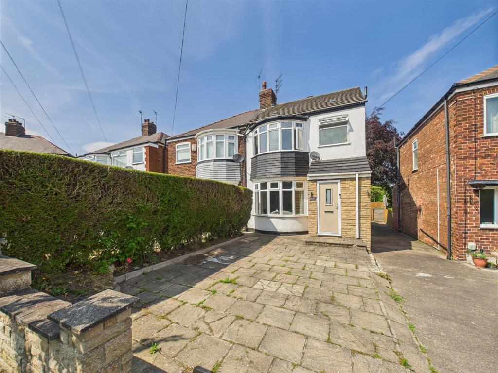 3-bed semi-detached on Westfield Rise, Hessle, £300,000