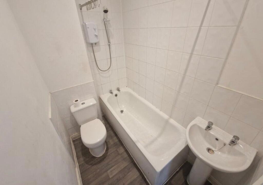 Apartment in Manchester, Whalley Range - View 4