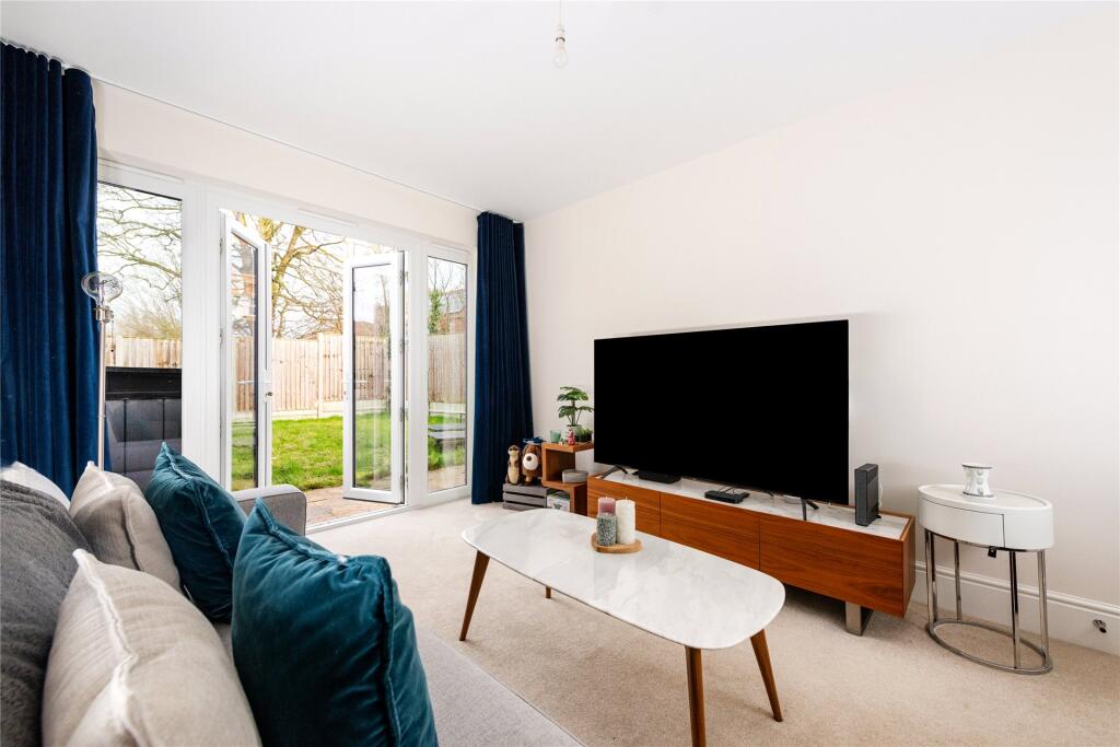 House in Towcester, West Northamptonshire - View 2