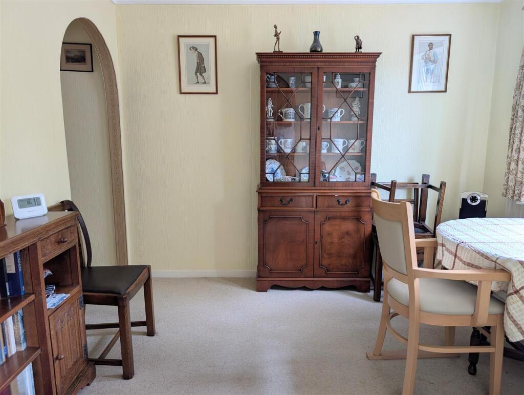5 Six Acres, Shrewsbury, SY3 6AF photo 4