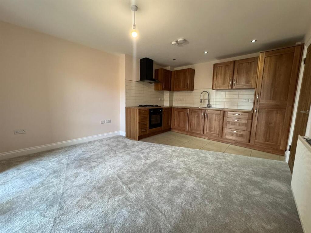 Apartment in Bradford, West Yorkshire - View 4