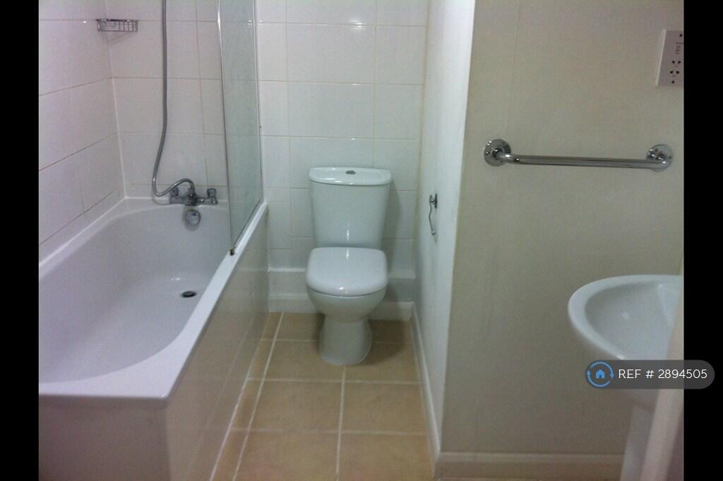 House in Bromley - More