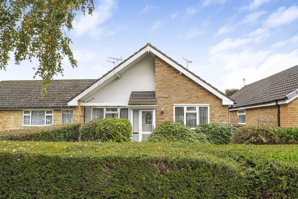 3-bed semi-detached on Vale Avenue, Wantage, OX12, £380,000