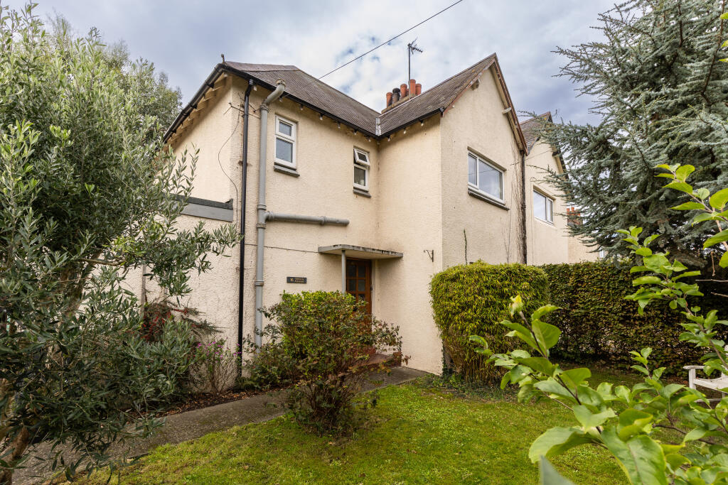 3-bed semi-detached on Victoria Crescent, Llandudno Junction, LL31, £270,000