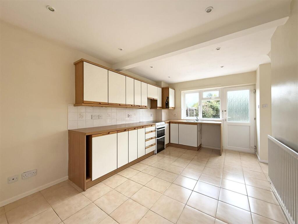 Shorncliffe Drive, Copthorne, Shrewsbury photo 3