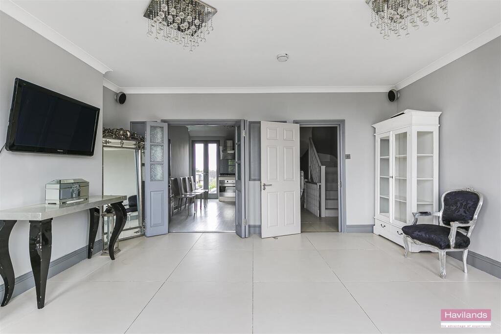 Apartment in London - View 3