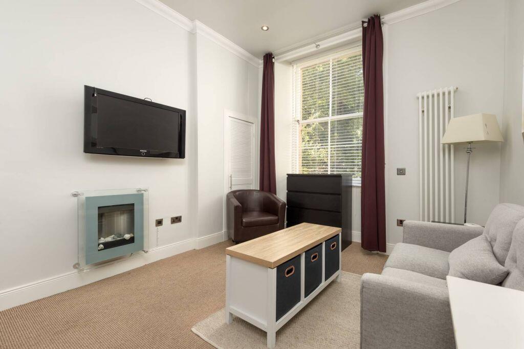 Studio flat on 19 (PF1) Comely Bank Road, Edinburgh, EH4 1DS, £190,000