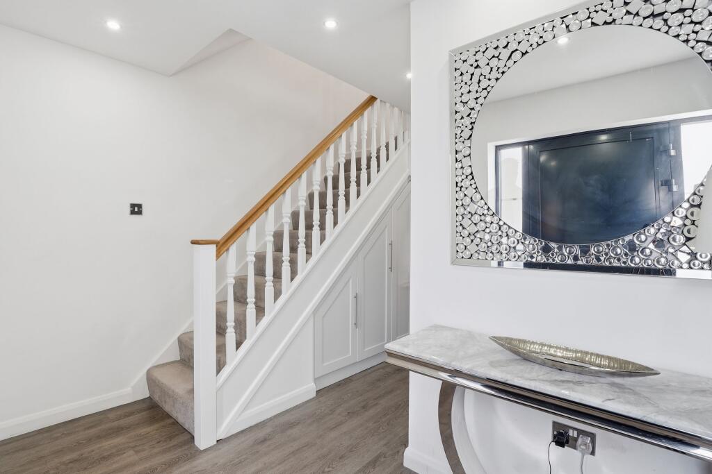 House in Milton Keynes, Abbey Hill - More