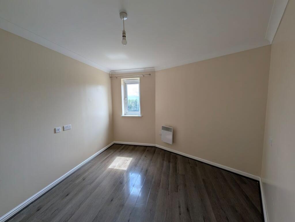 Apartment in Thurrock, Essex - More