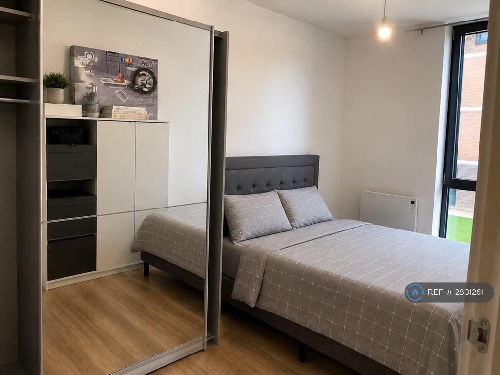 Apartment in Luton - More