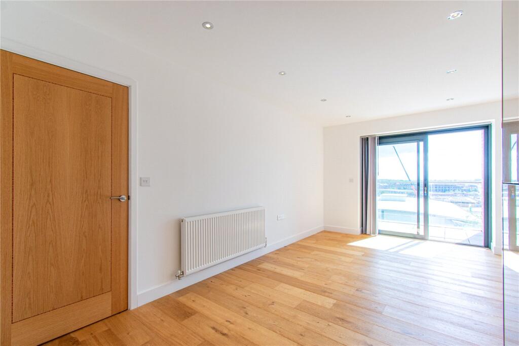 Apartment in Reading - View 5