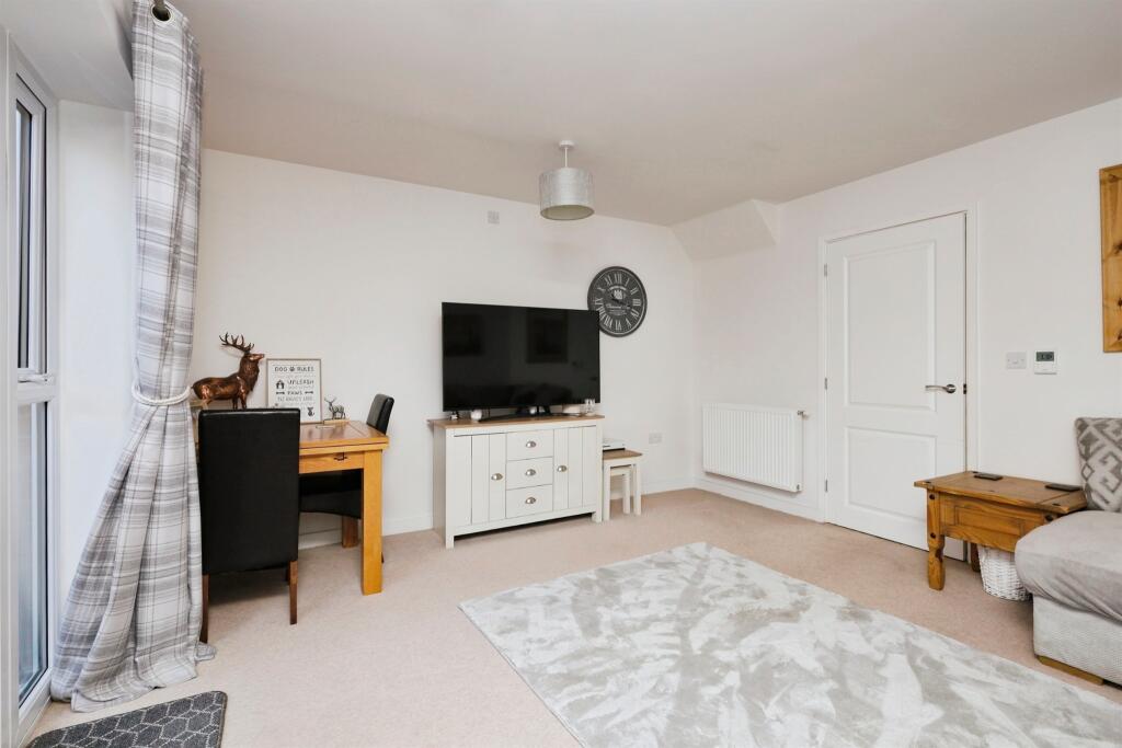 House in Wealden, Hellingly - More