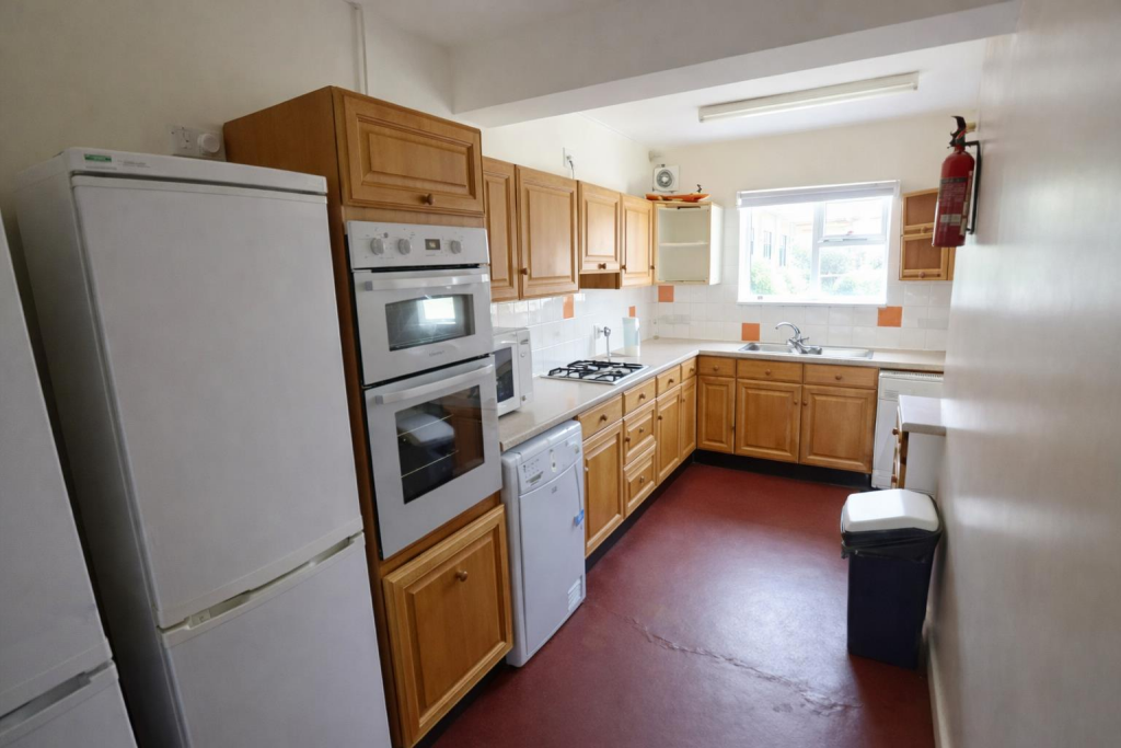 6 bedroom terraced house for rent