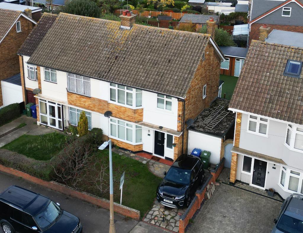 Woodbrooke Way, Corringham, Essex, SS17 9DP photo 2