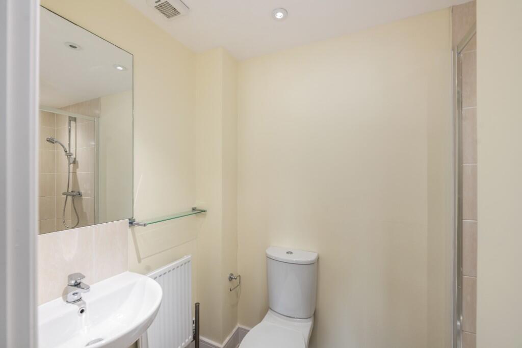 Horley, RH6  photo 4