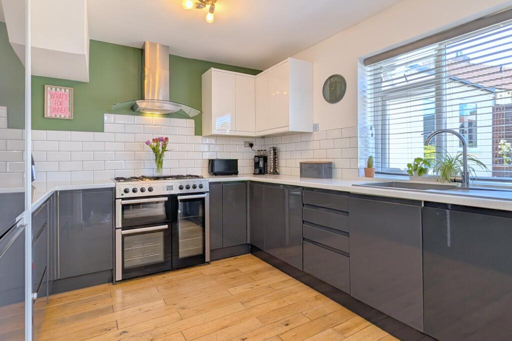 Summerfield Avenue, Brighouse, West Yorkshire, HD6 photo 4