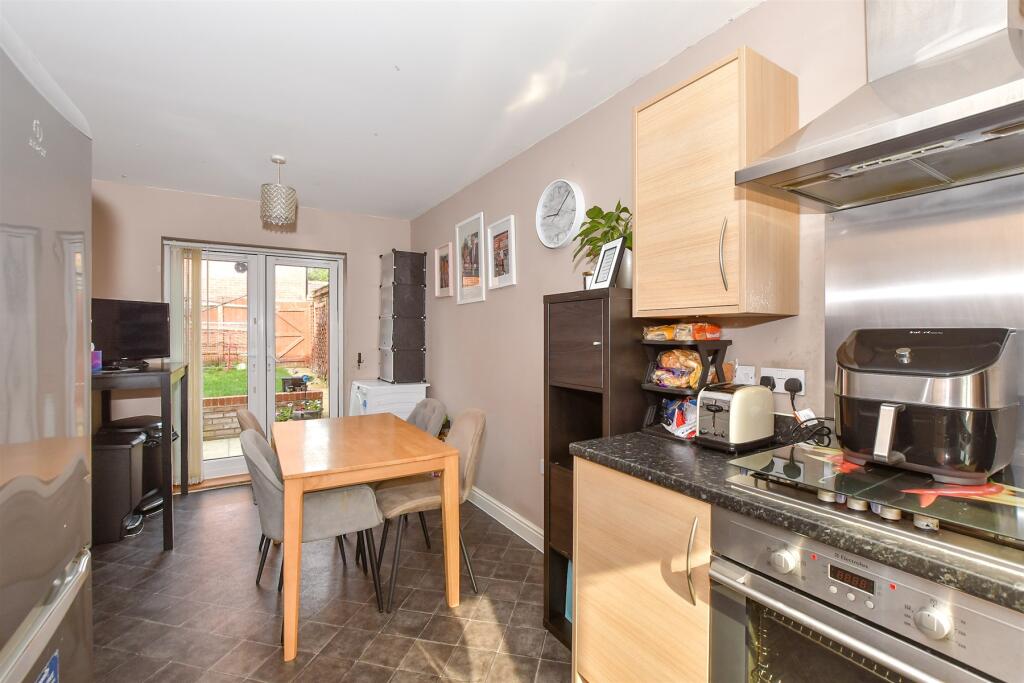 Finn Farm Road, Ashford, Kent photo 3