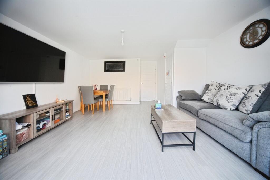 House in Dunstable, Central Bedfordshire - View 5
