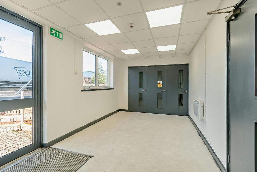 8668603-interior34-800.jpg