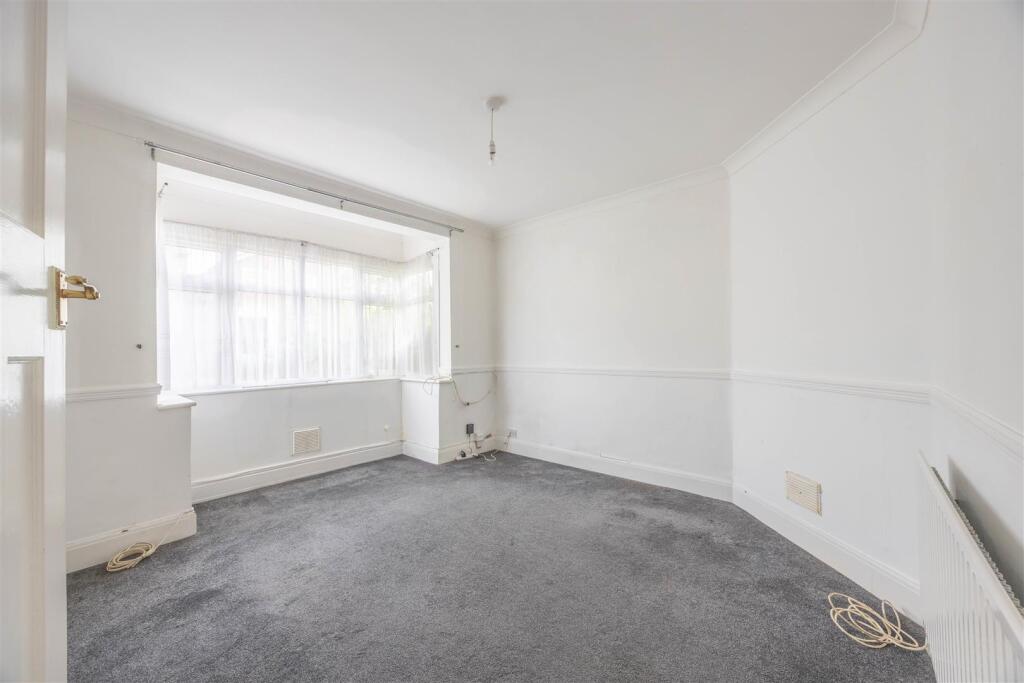 TANKERVILLE DRIVE, Leigh-On-Sea photo 3