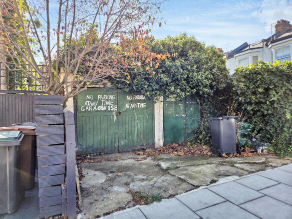 Garages rear of 35 Park Avenue, Crouch End, London N8 7RU