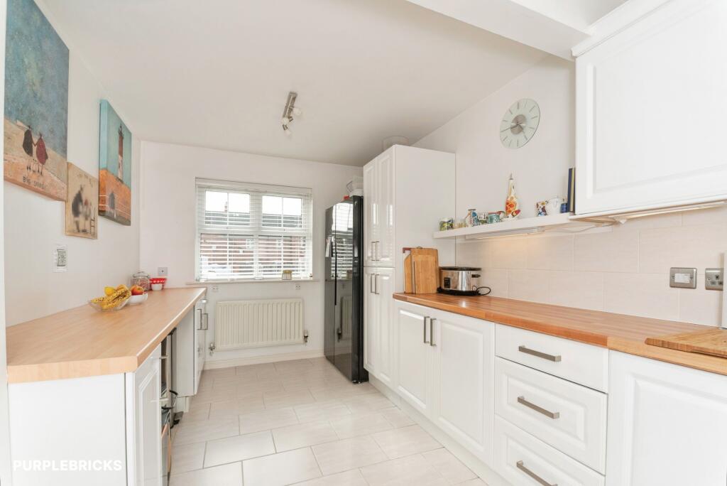House in Broad Blunsdon, Groundwell West, St. Andrews - More