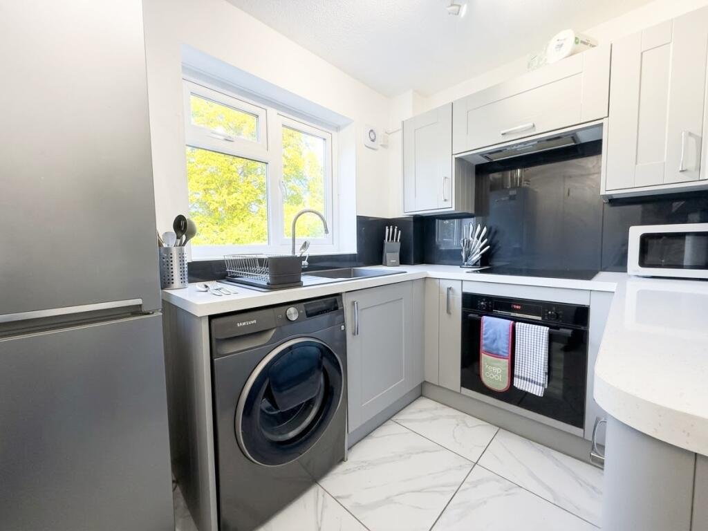 Apartment in Sutton - More