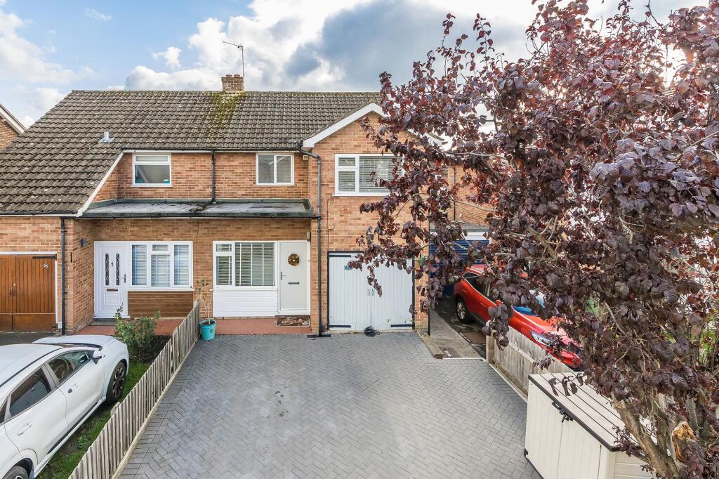 Main image of property: Parsons Mead, Abingdon, OX14