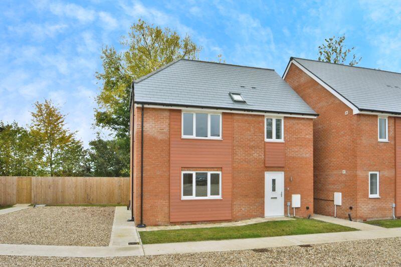 3-bed detached on Swan Hill, Shrivenham, Oxfordshire, £375,000